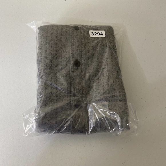 Prana Men's Gray Long Sleeve Button Down Shirt With Logo Size Large. - Picture 8 of 8